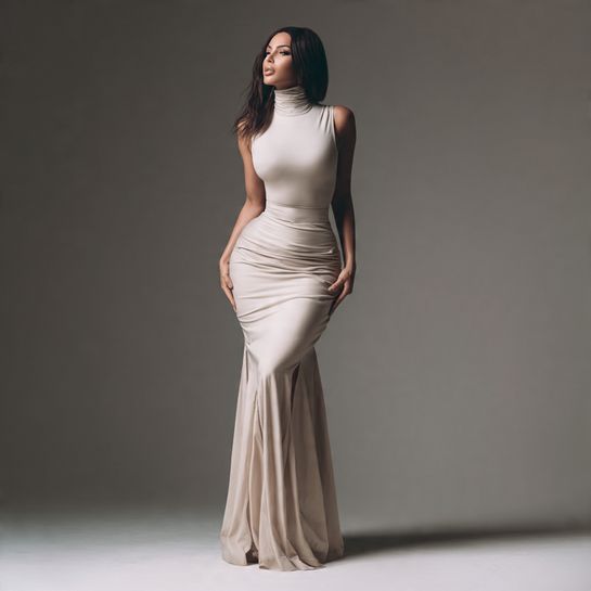 Kim Kardashian&rsquo;s High-Waisted Maxi Skirt